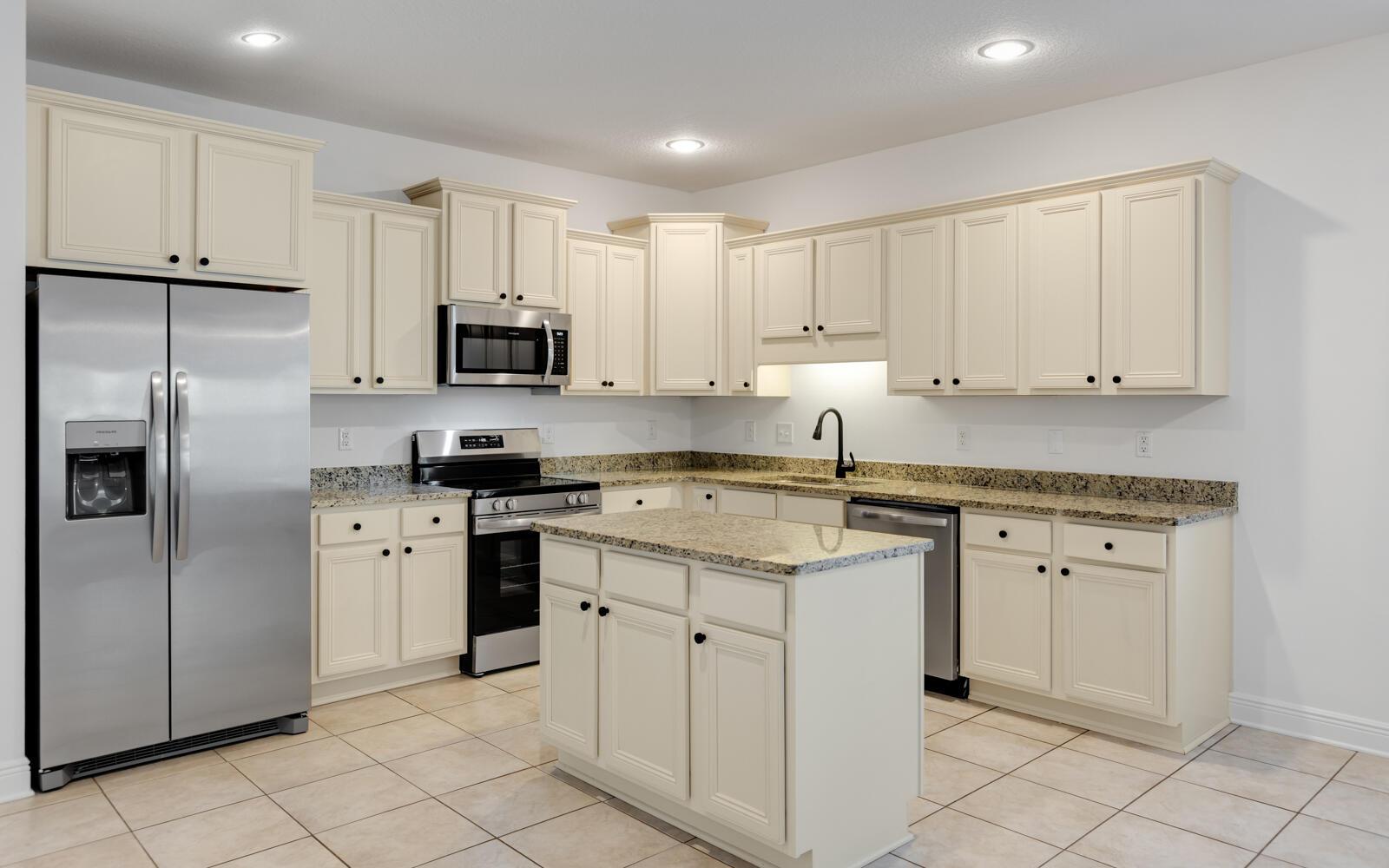 Image 4: 379WhitmanWay-7