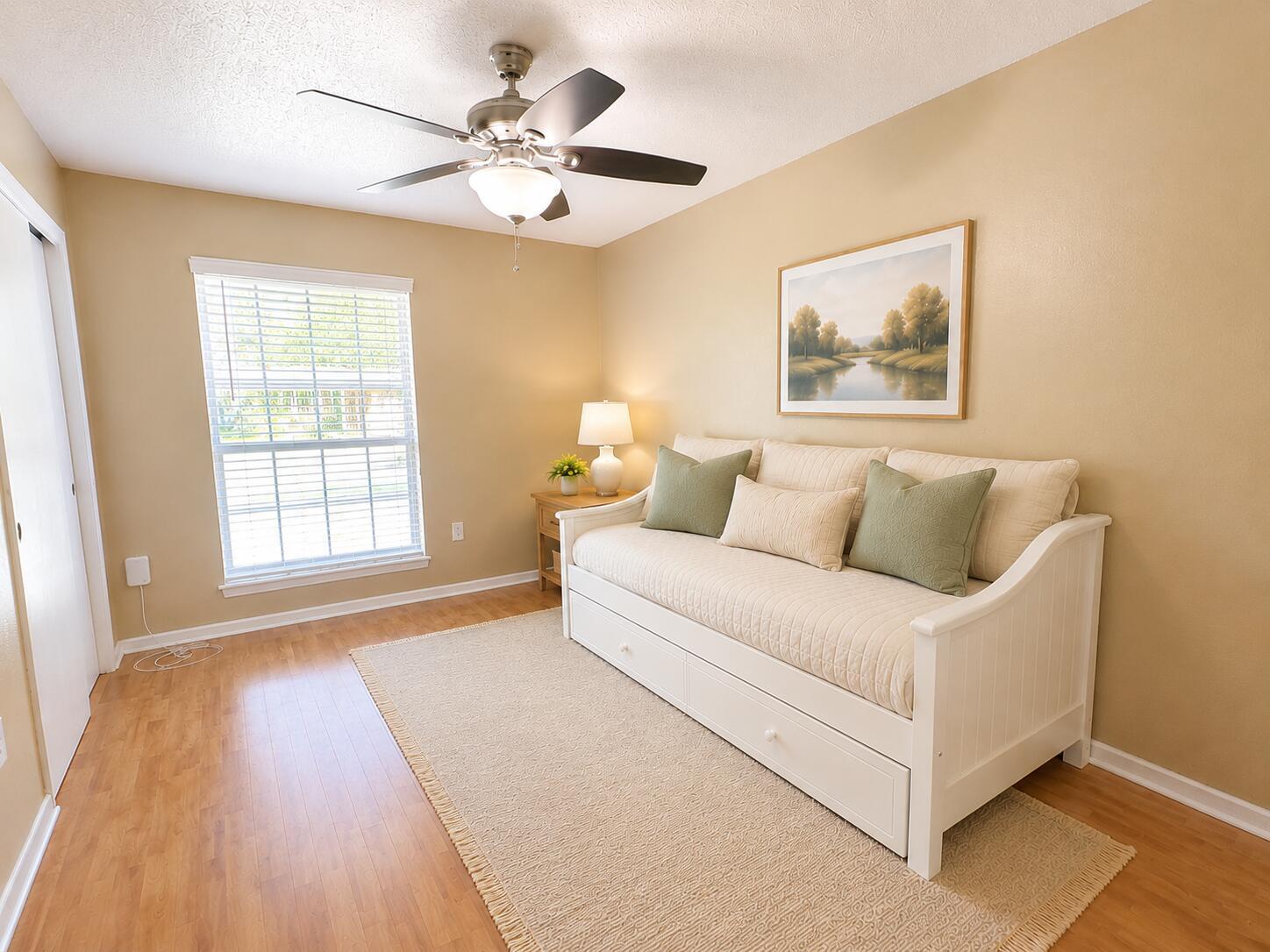 Image 4: Bdroom
