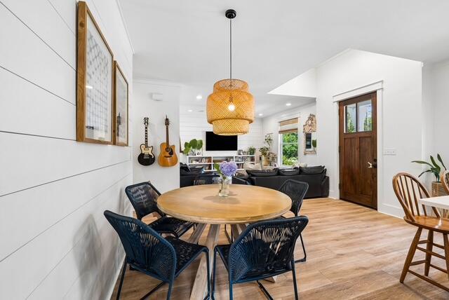 Image 4: Dining