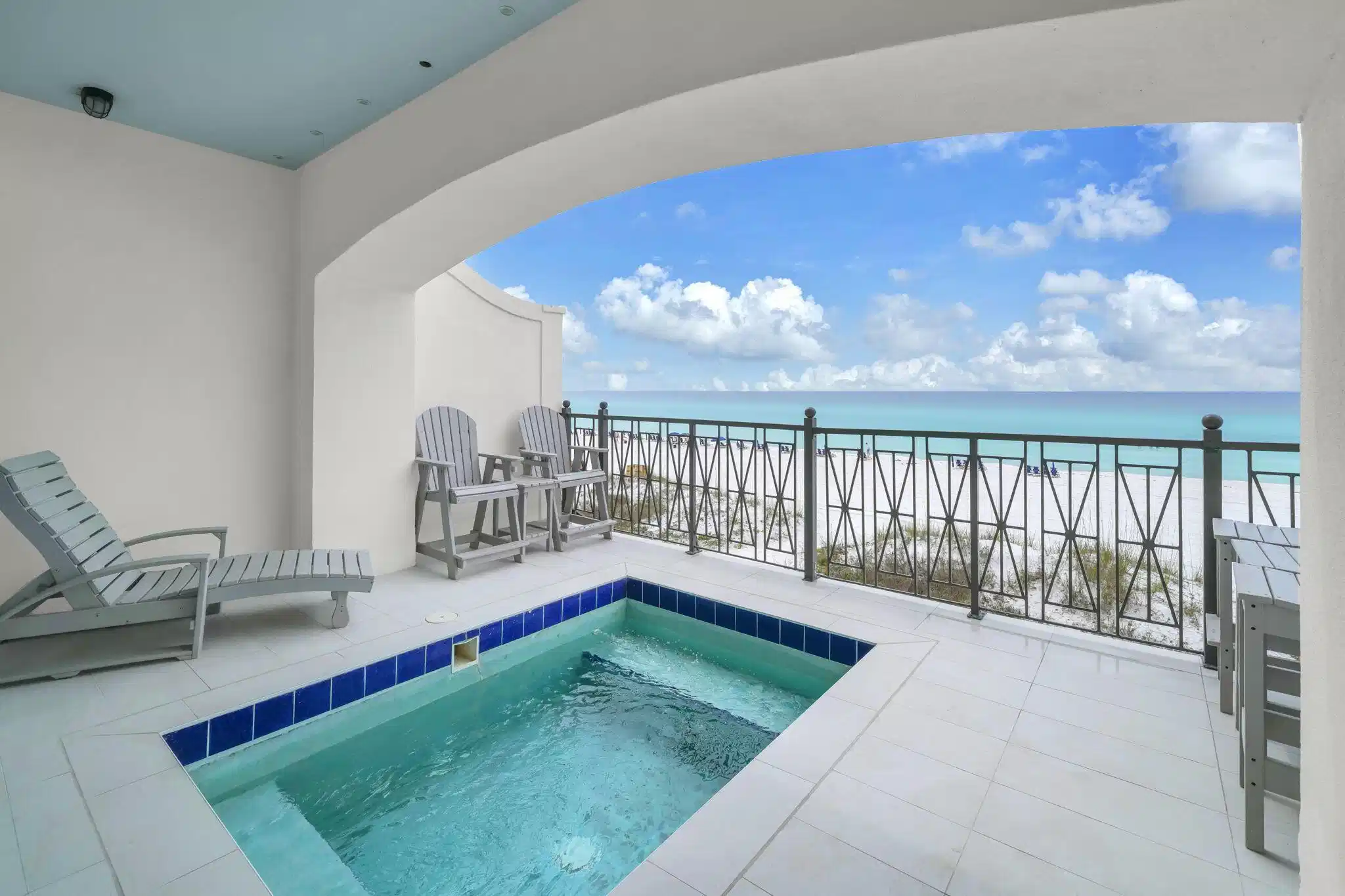 Image 1: First Floor Balcony - Splash Pool