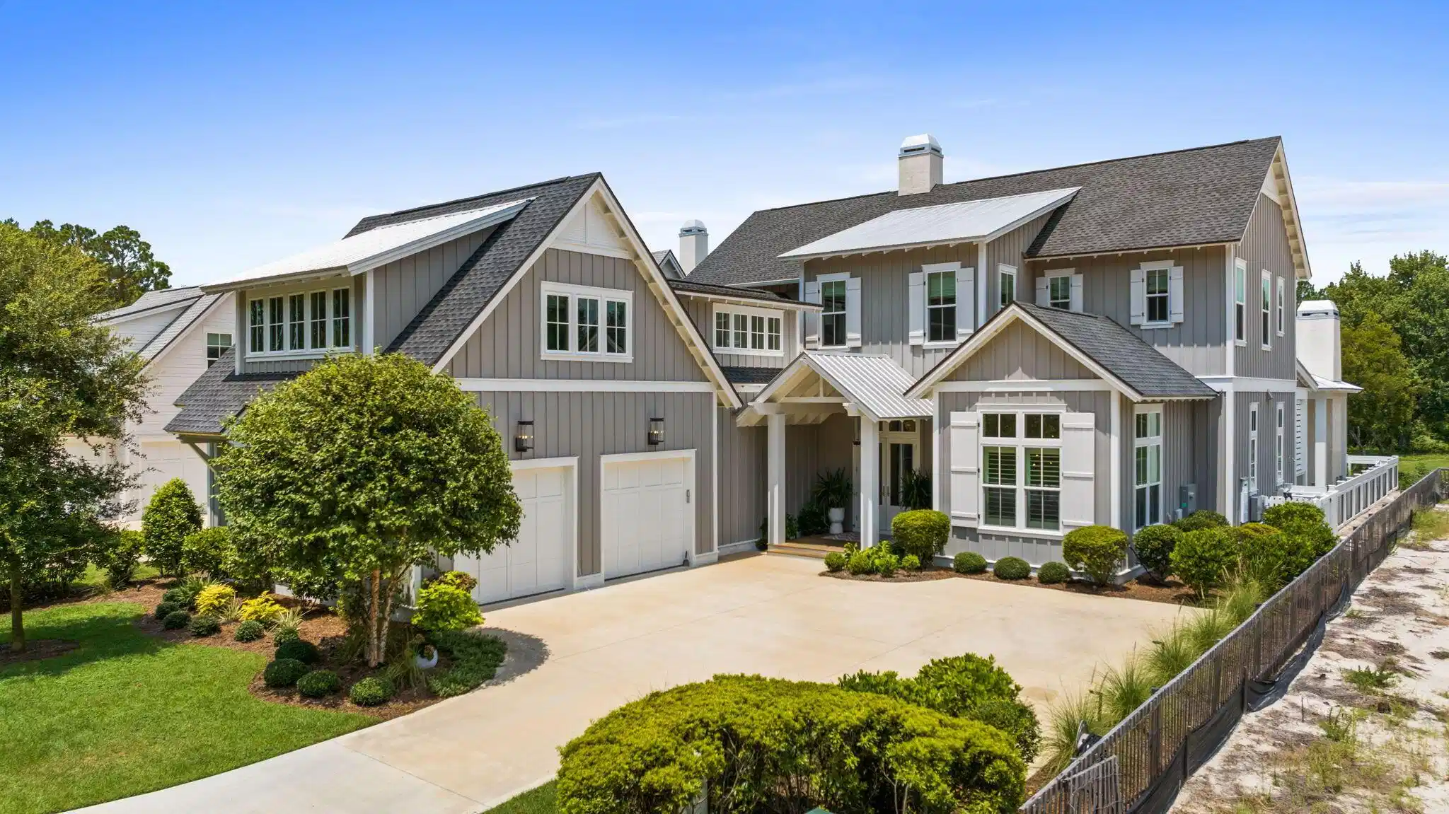 Image 1: Golf course home!