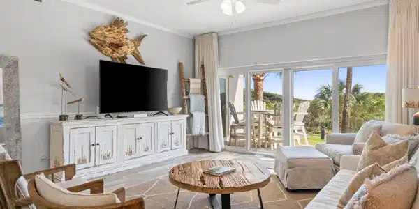 Image 4: Living Room