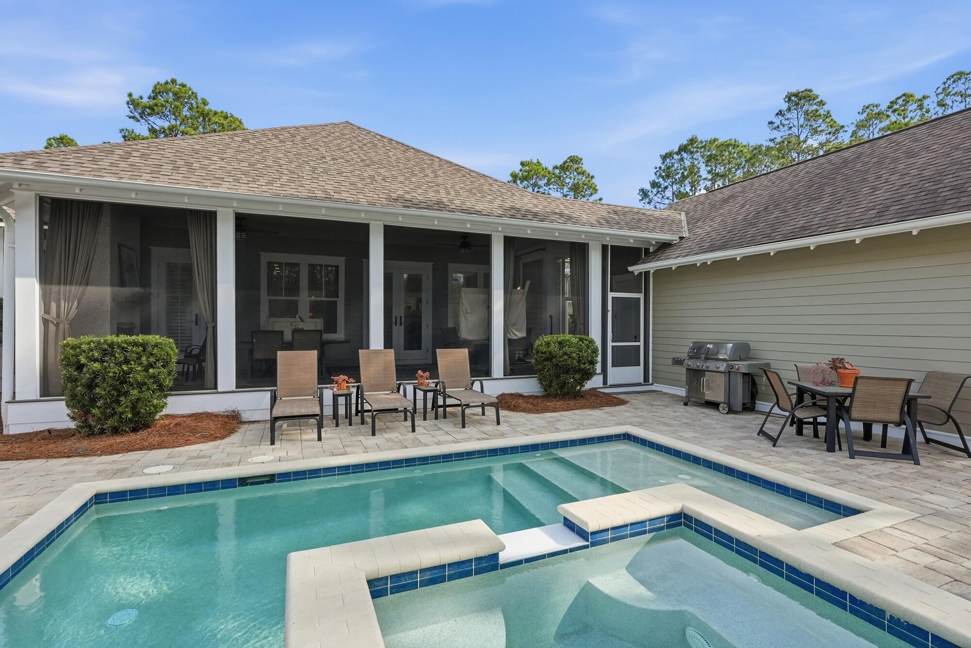 Image 2: Pool