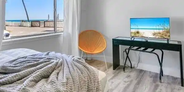 Image 3: view bedroom