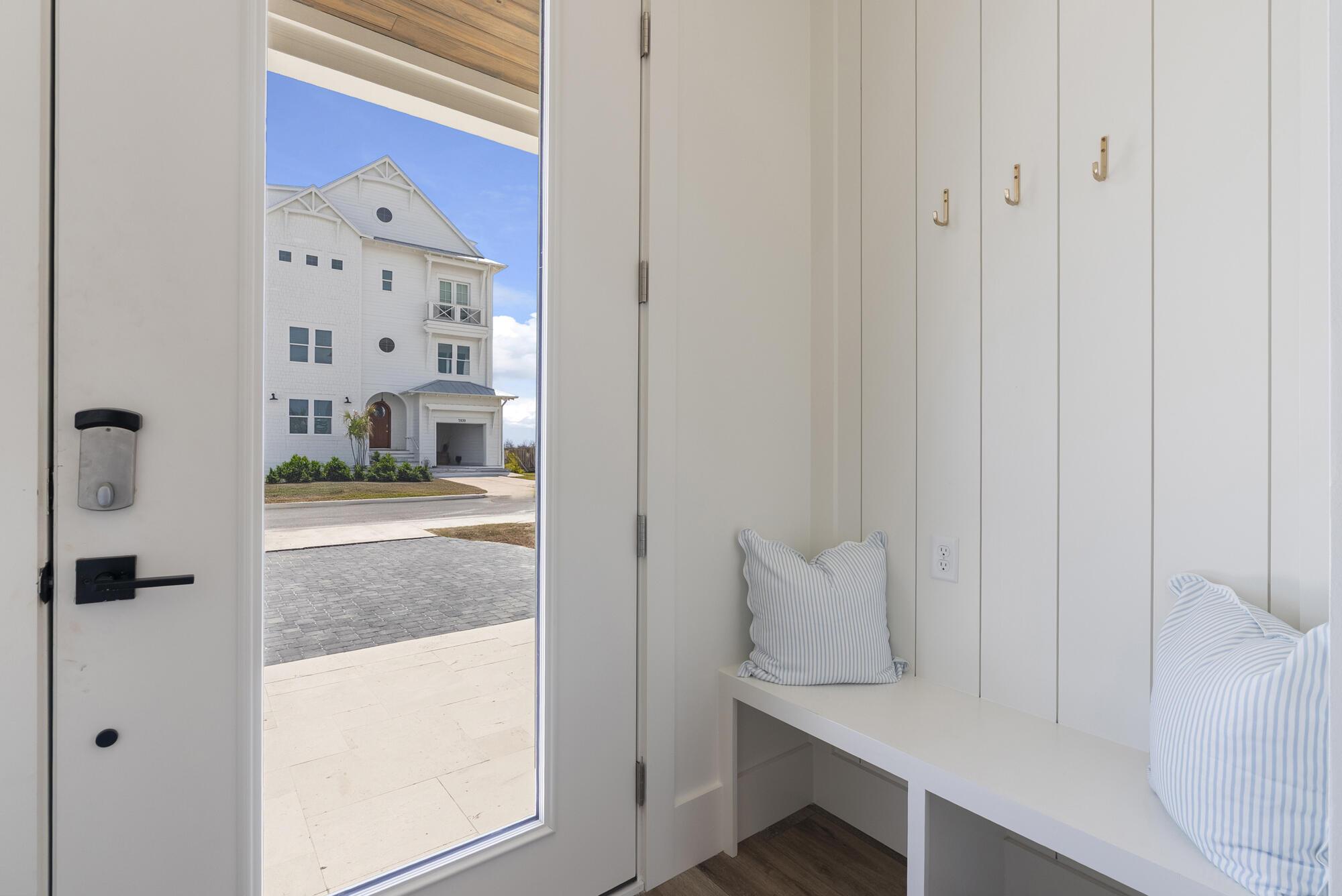 Image 3: 5936 Gulf Drive