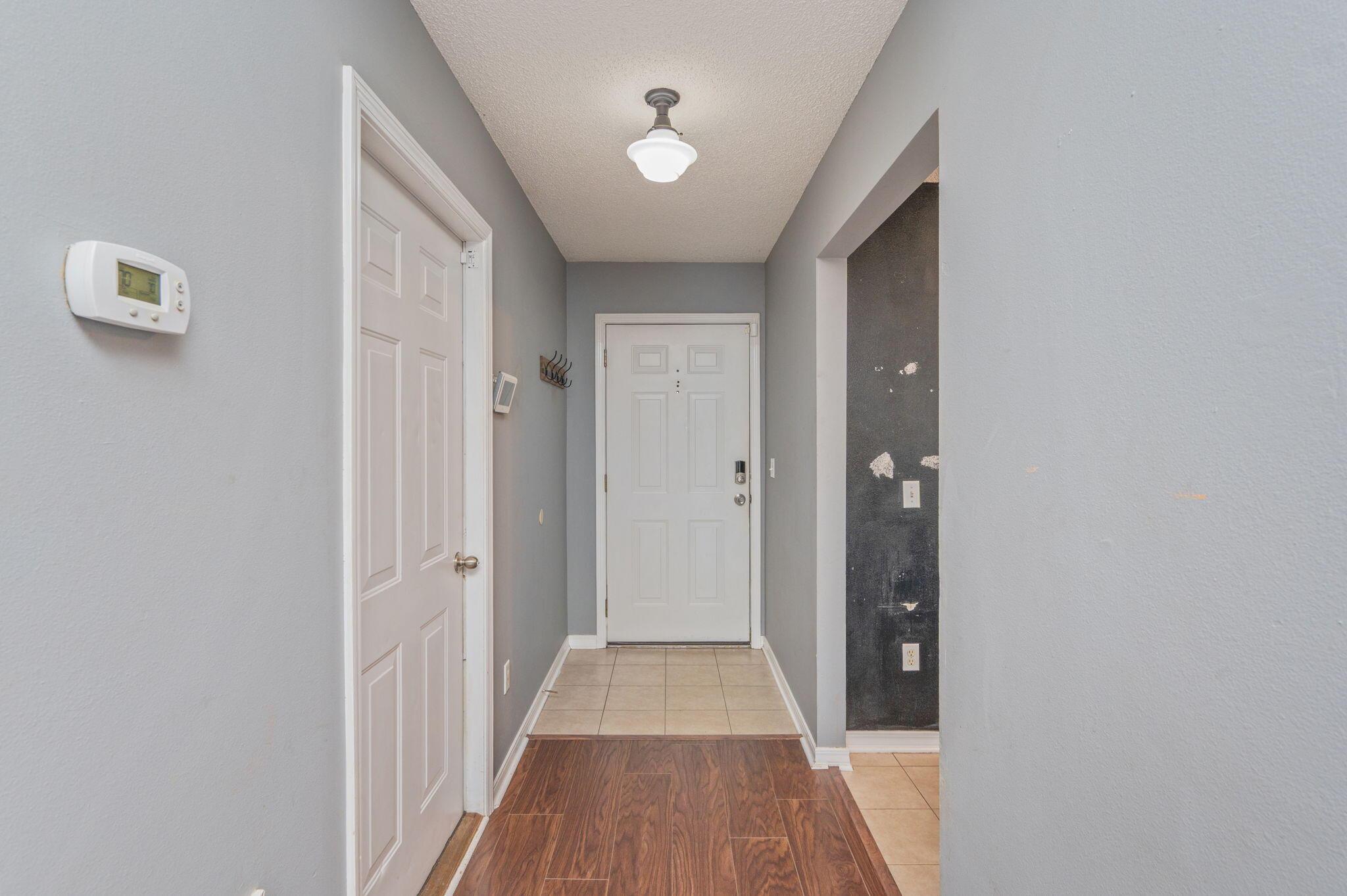 Image 3: Entry
