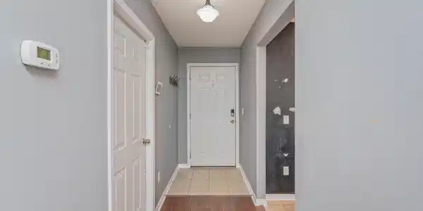 Image 3: Entry
