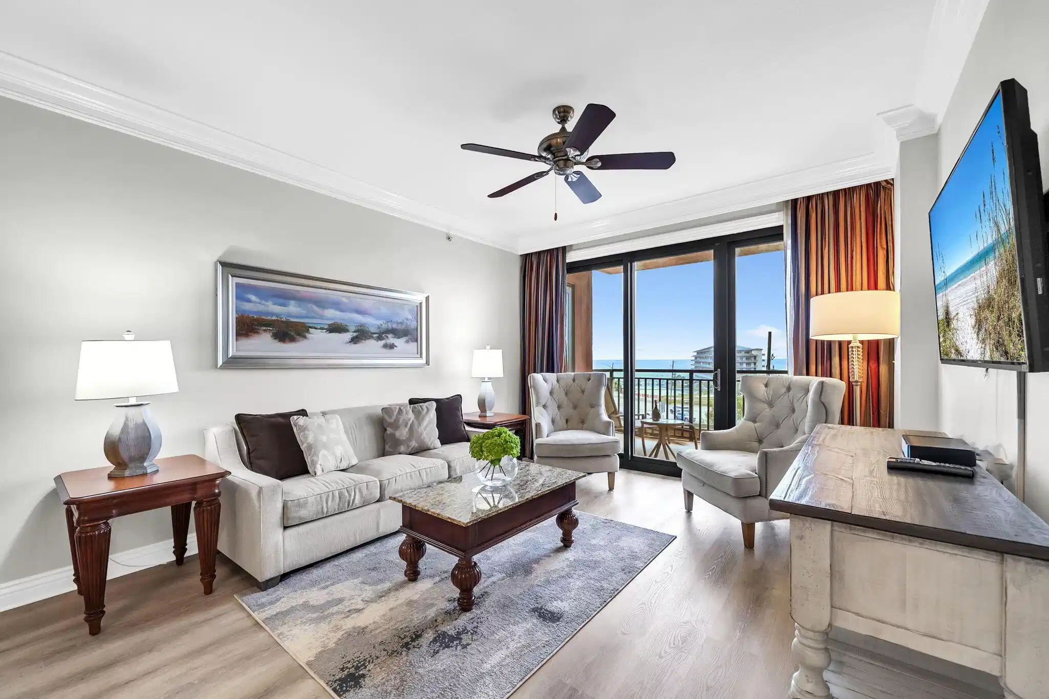 Image 1: Living room.