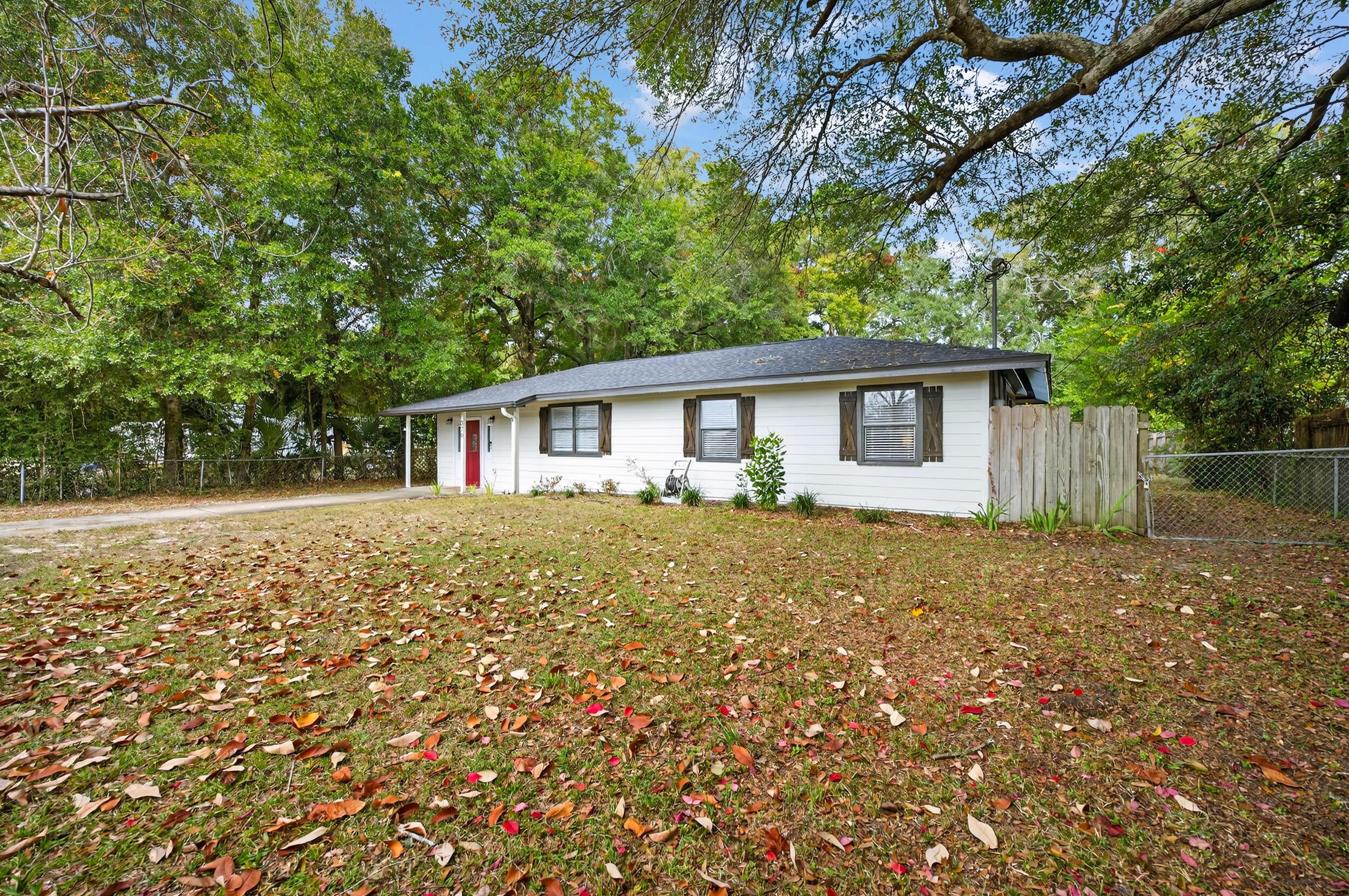 Image 2: 370 edge ave-niceville-4