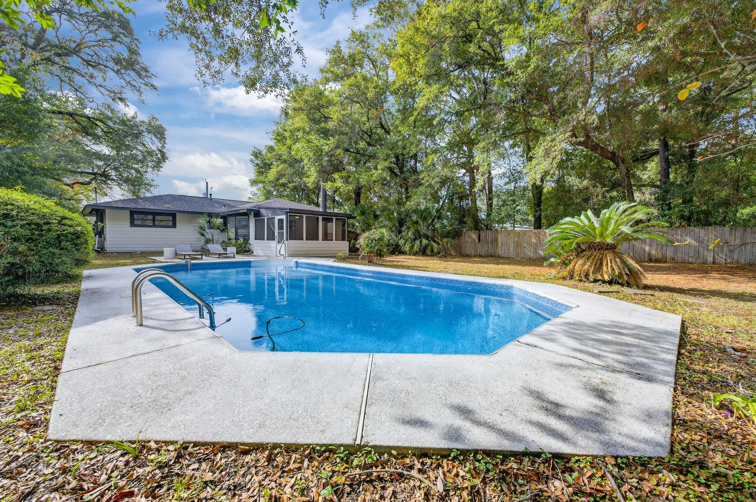 Image 3: 370 edge ave-niceville-55