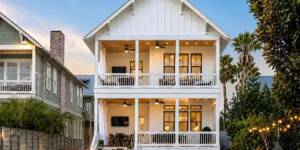 Image 2: Extraordinary Waterfront Retreat