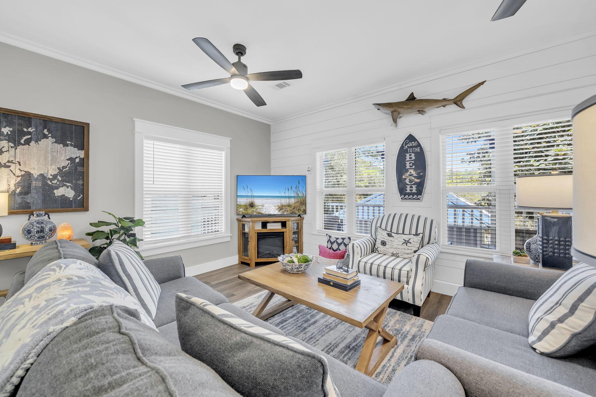 Image 2: Living room