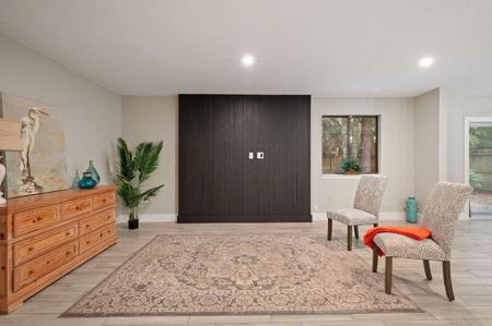 946 Rue De Palms