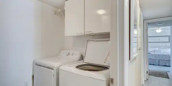 Image 4: Laundry