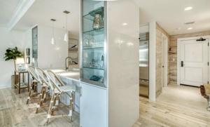 104 N Barrett