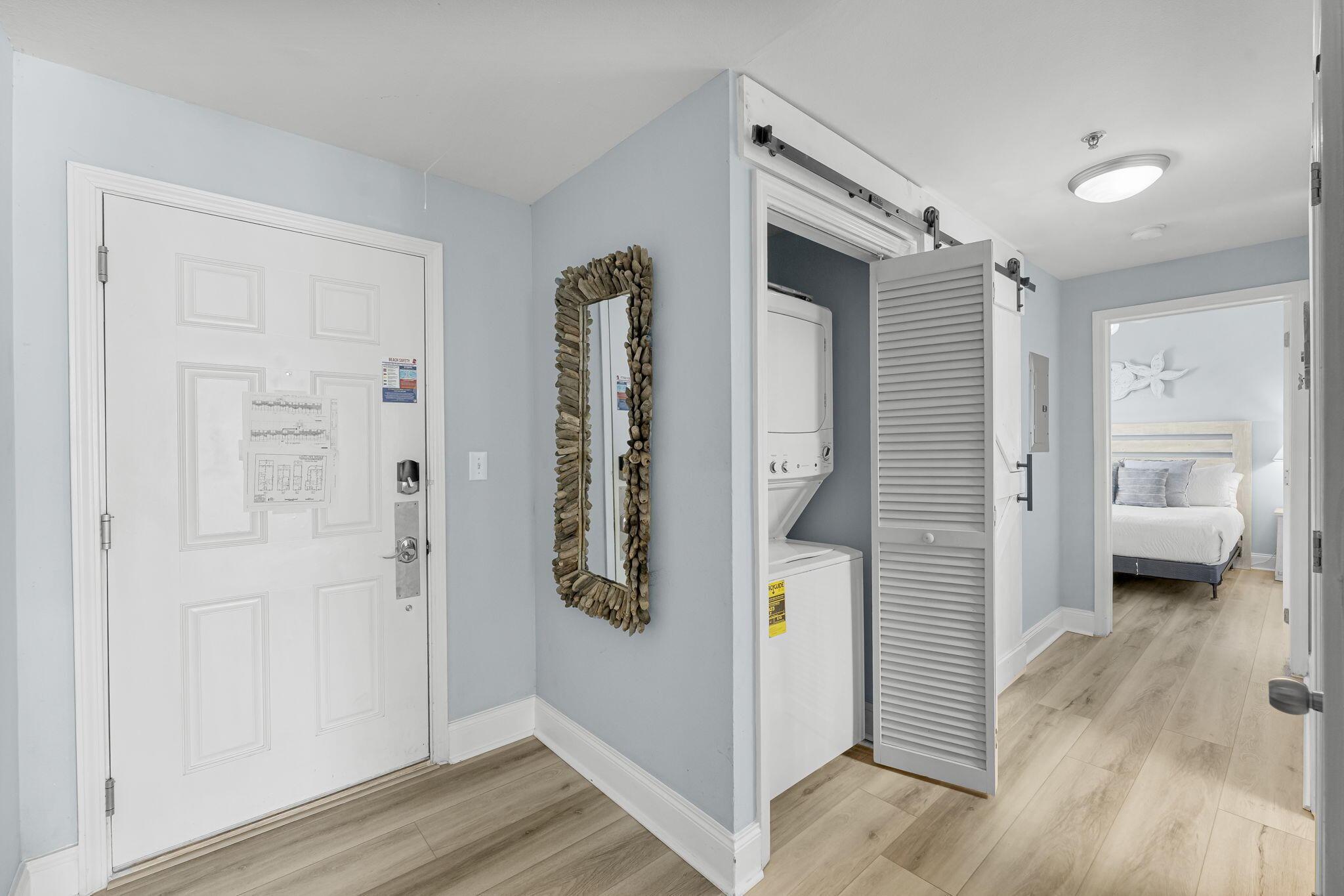 Image 2: 11-web-or-mls-9860 S Thomas Dr 609-2