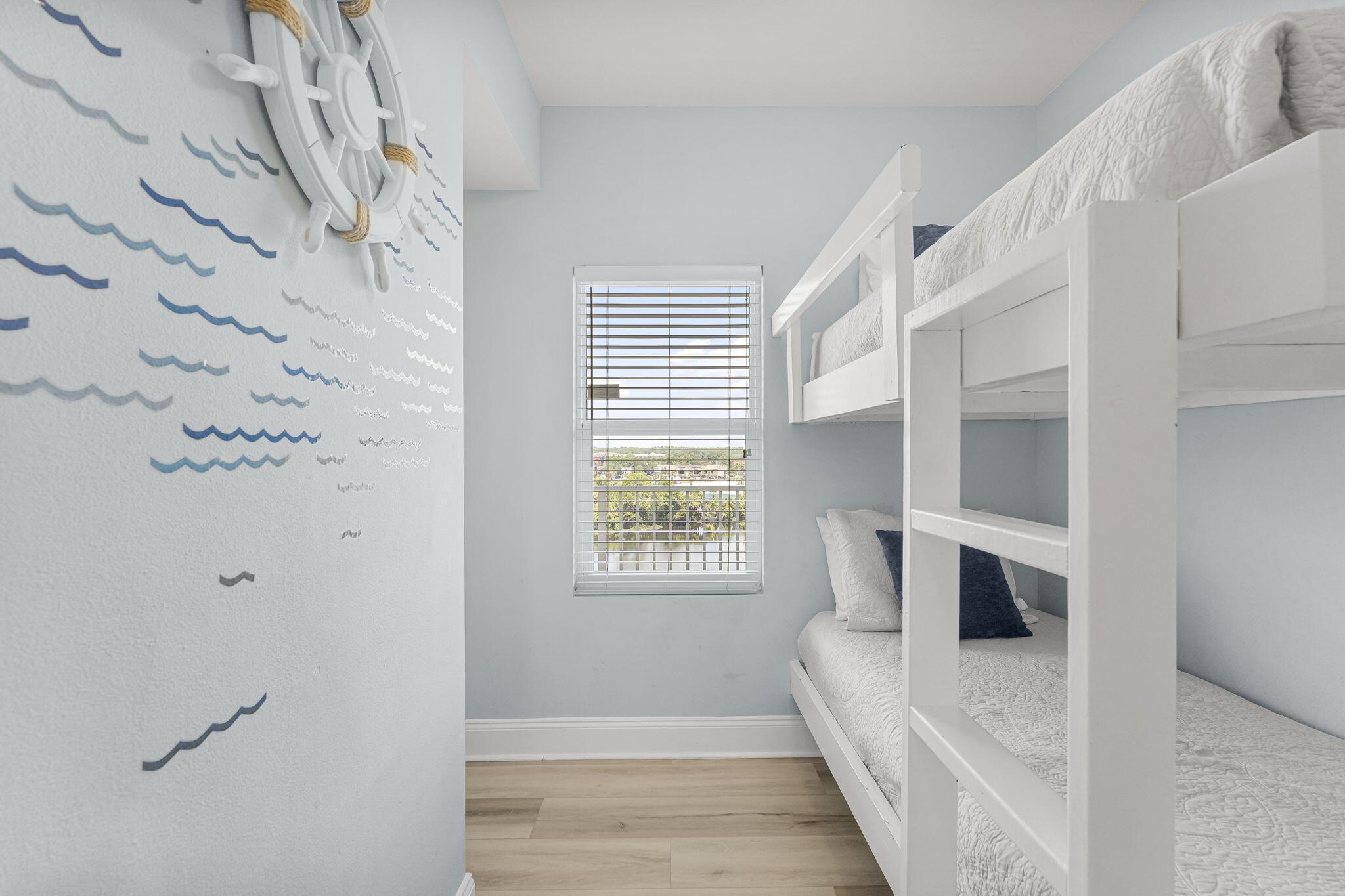 Image 4: 13-web-or-mls-9860 S Thomas Dr 609-4