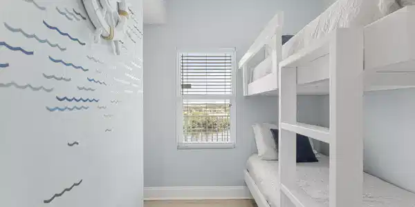 Image 4: 13-web-or-mls-9860 S Thomas Dr 609-4
