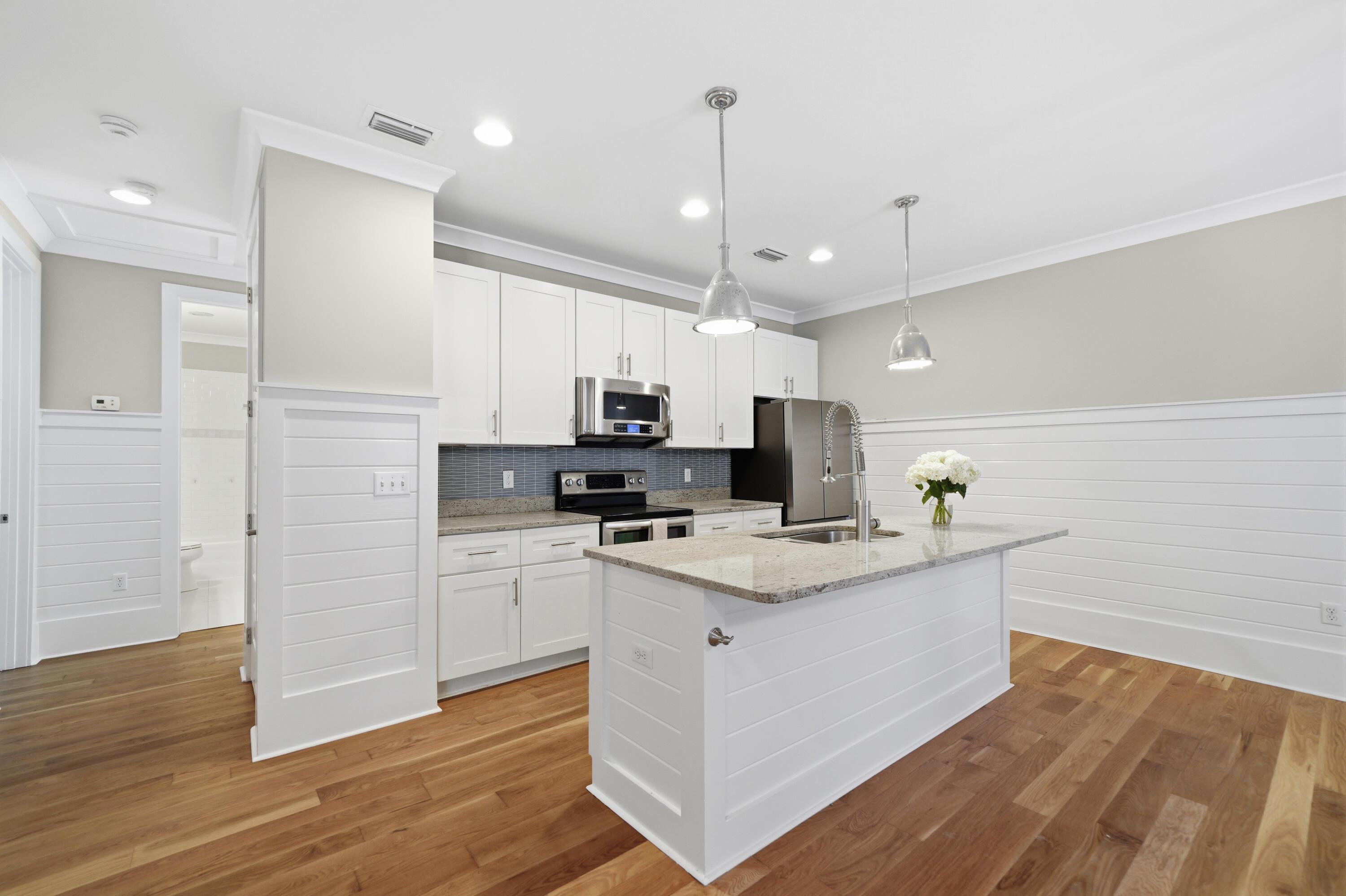 Image 4: Kitchen