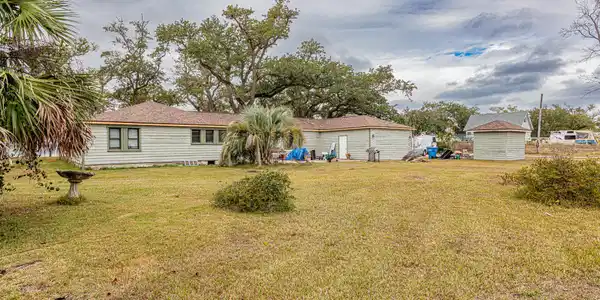5800 Highway 2297