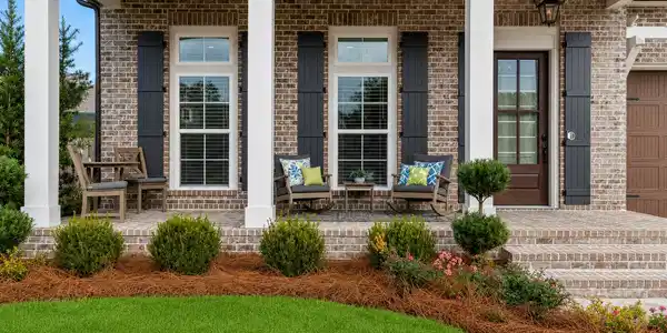 Image 3: Front porch picture 71026