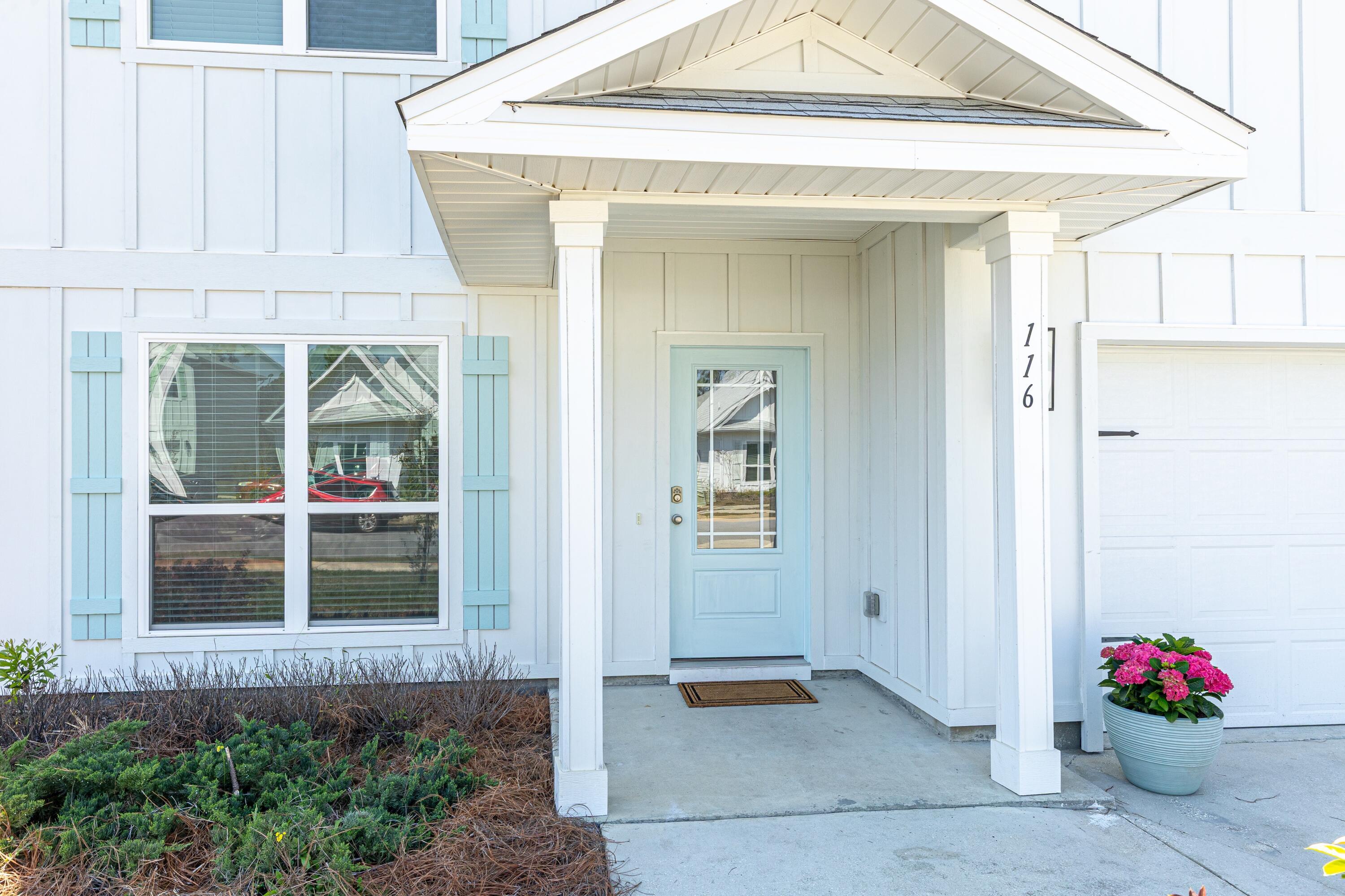 Image 3: Covered Front Porch Entry