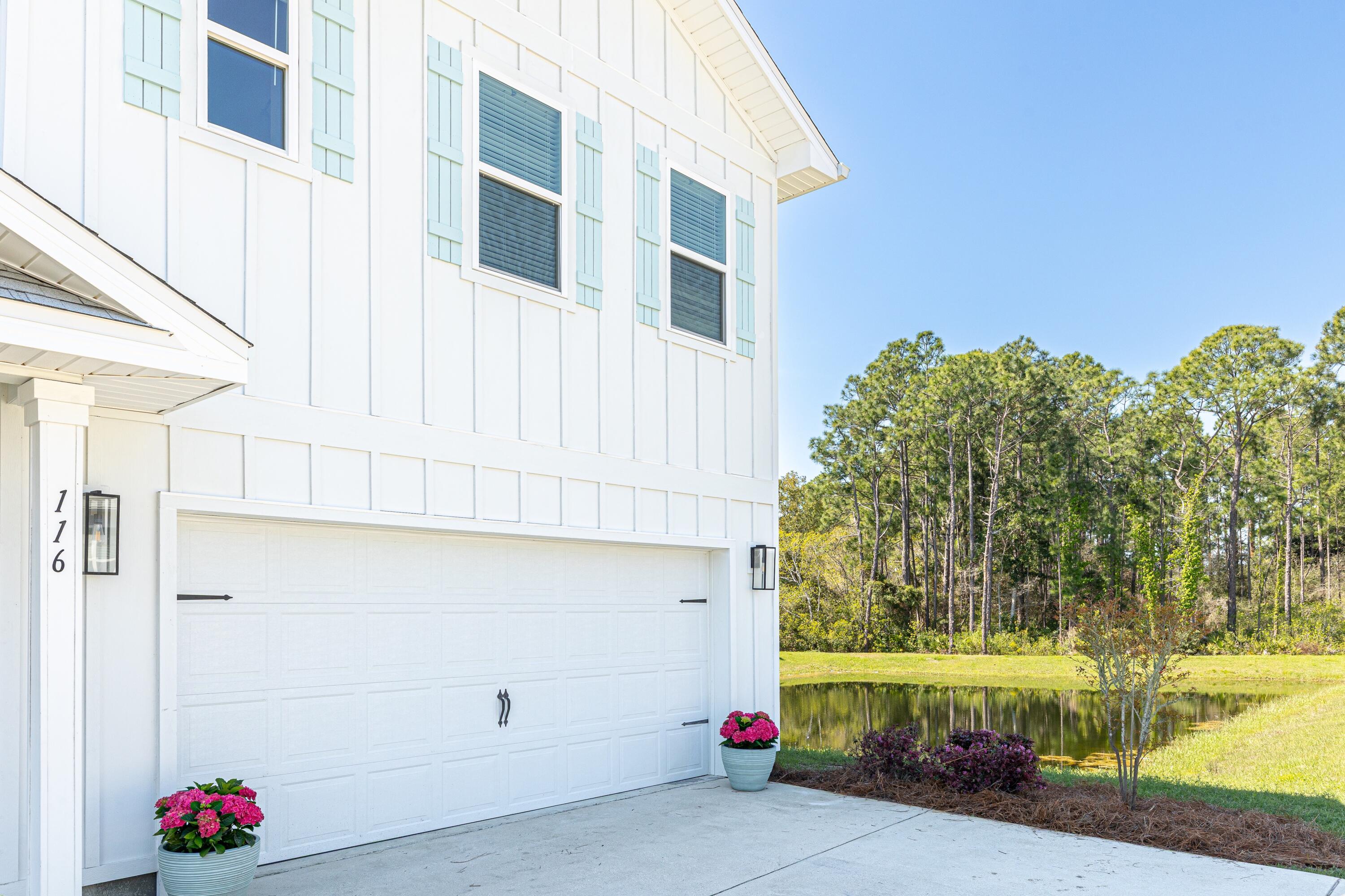 Image 4: House on end Lot