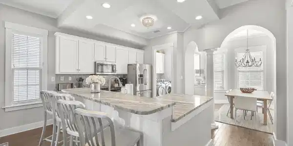 Image 3: Beach Bike Way Kitchen and dining