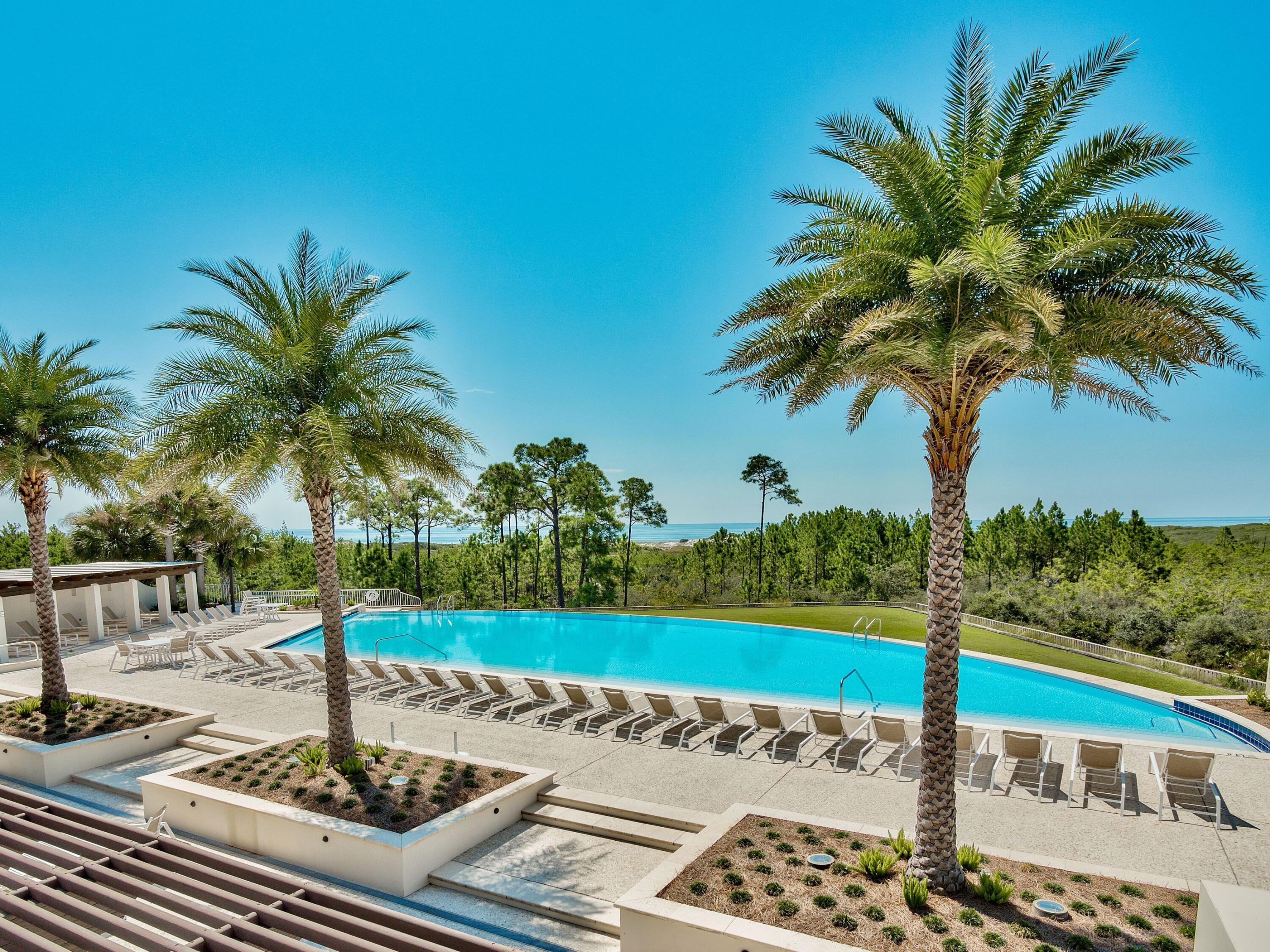 Image 2: Infinity edged pool at amenity center