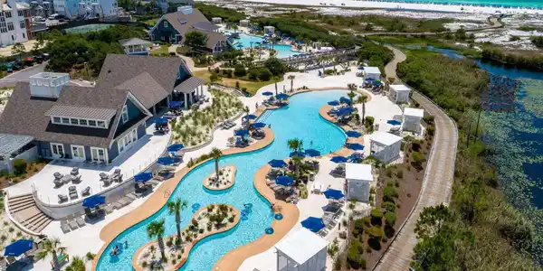 Image 4: Beach Club