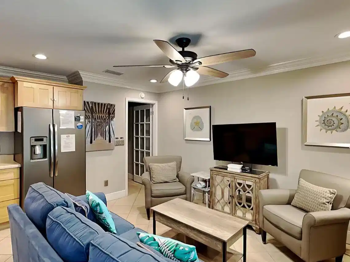 Image 1: Living Area