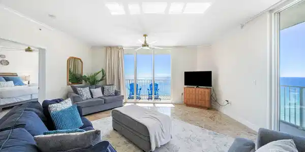 Image 3: Living Room