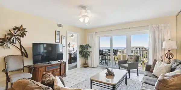 895 Santa Rosa Boulevard
