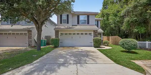 2909 Five Oaks Lane