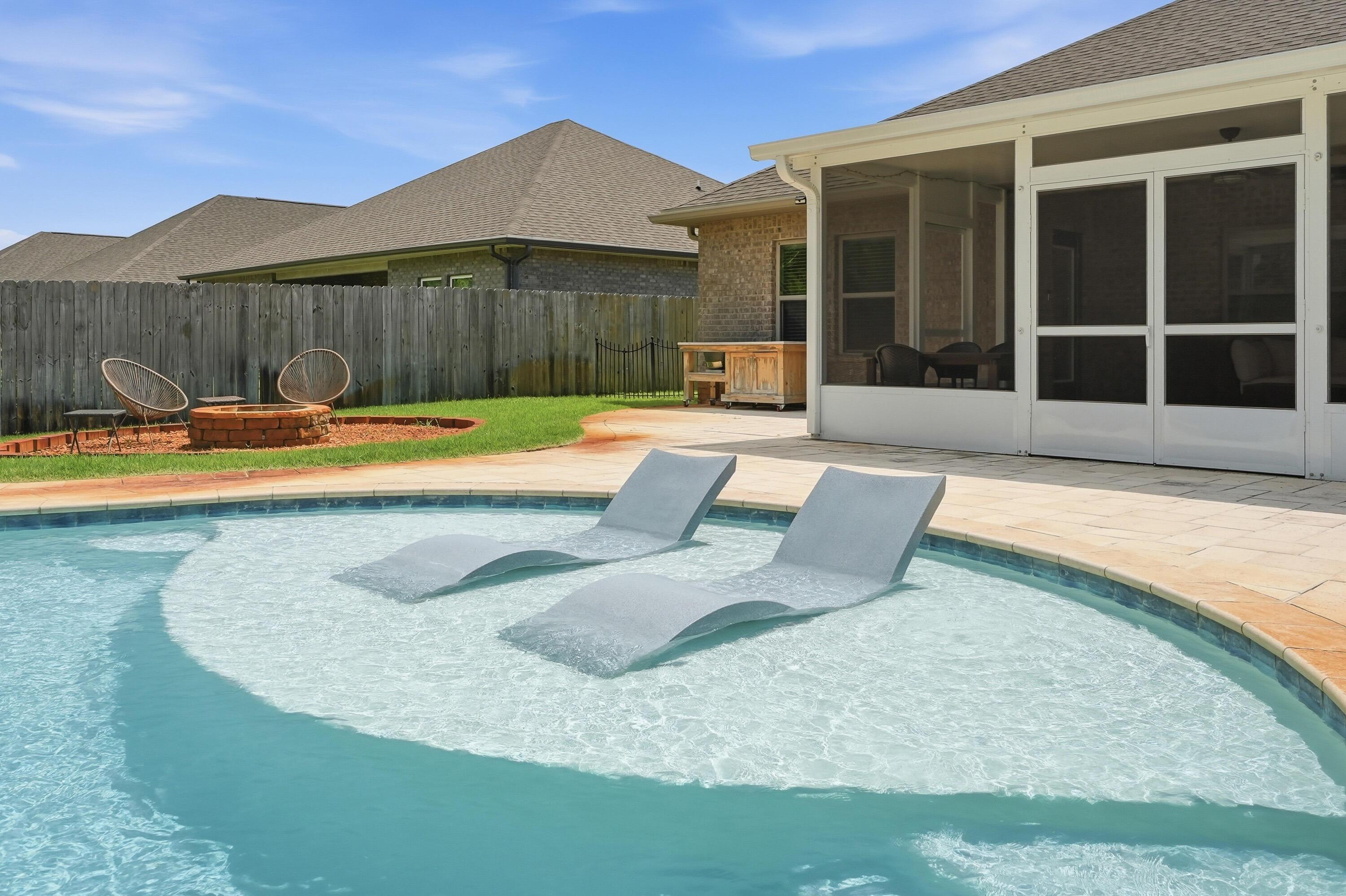 Image 4: Beautiful Pool