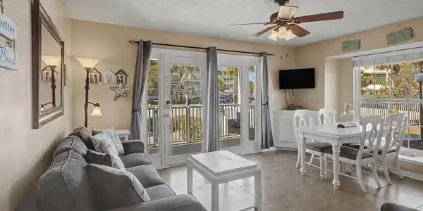 Image 4: Living & Dining - Light & Bright
