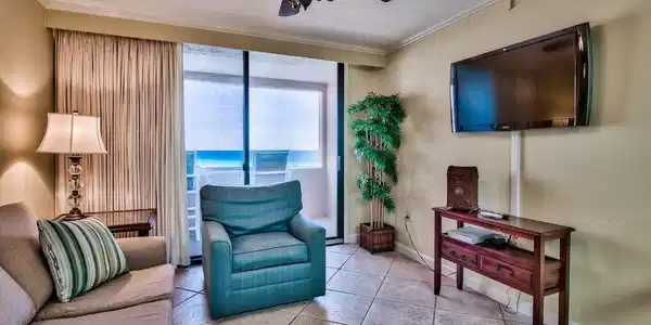 Image 4: living with view 1