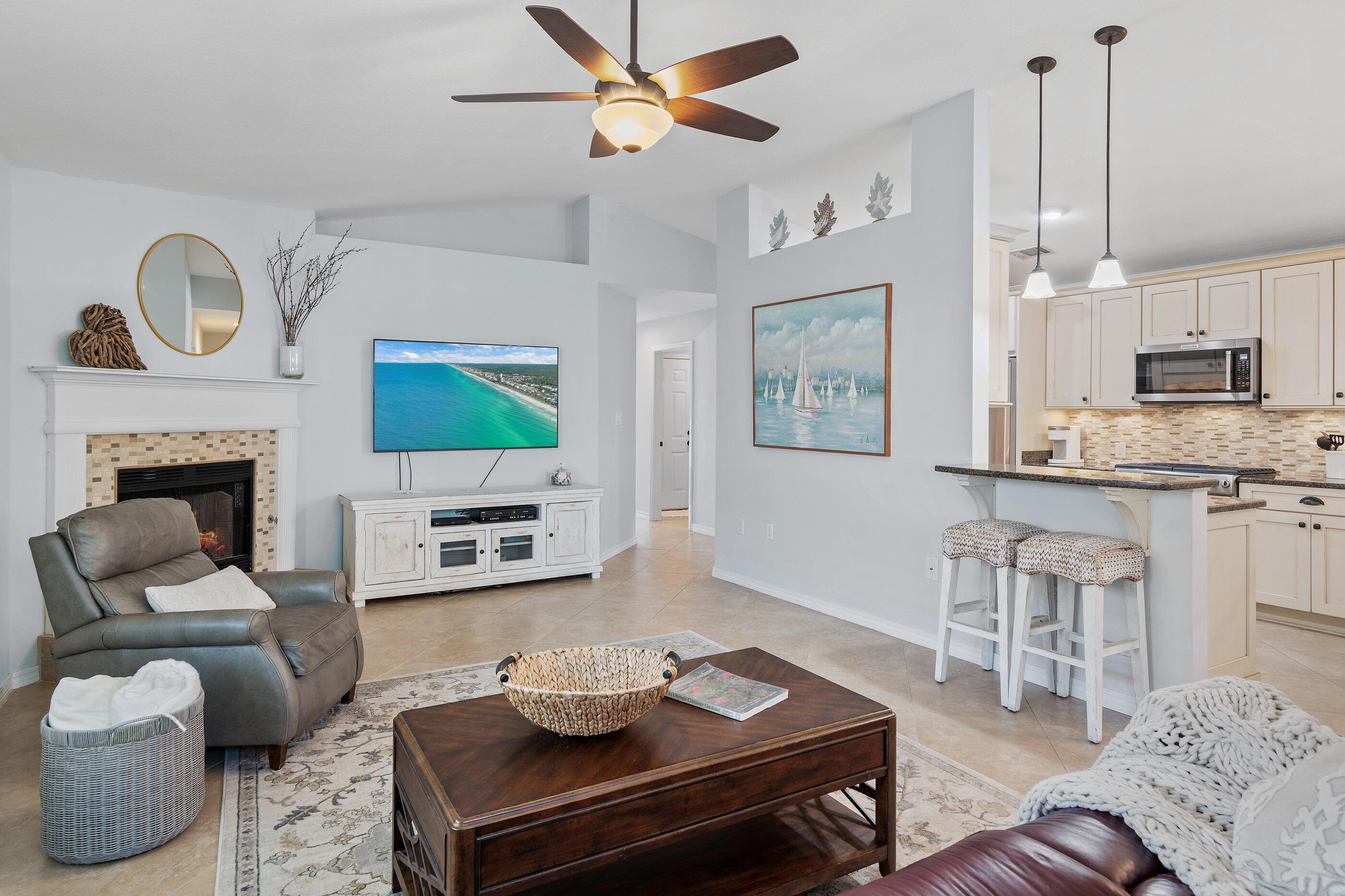 Image 3: Living room