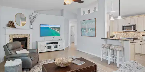 Image 3: Living room