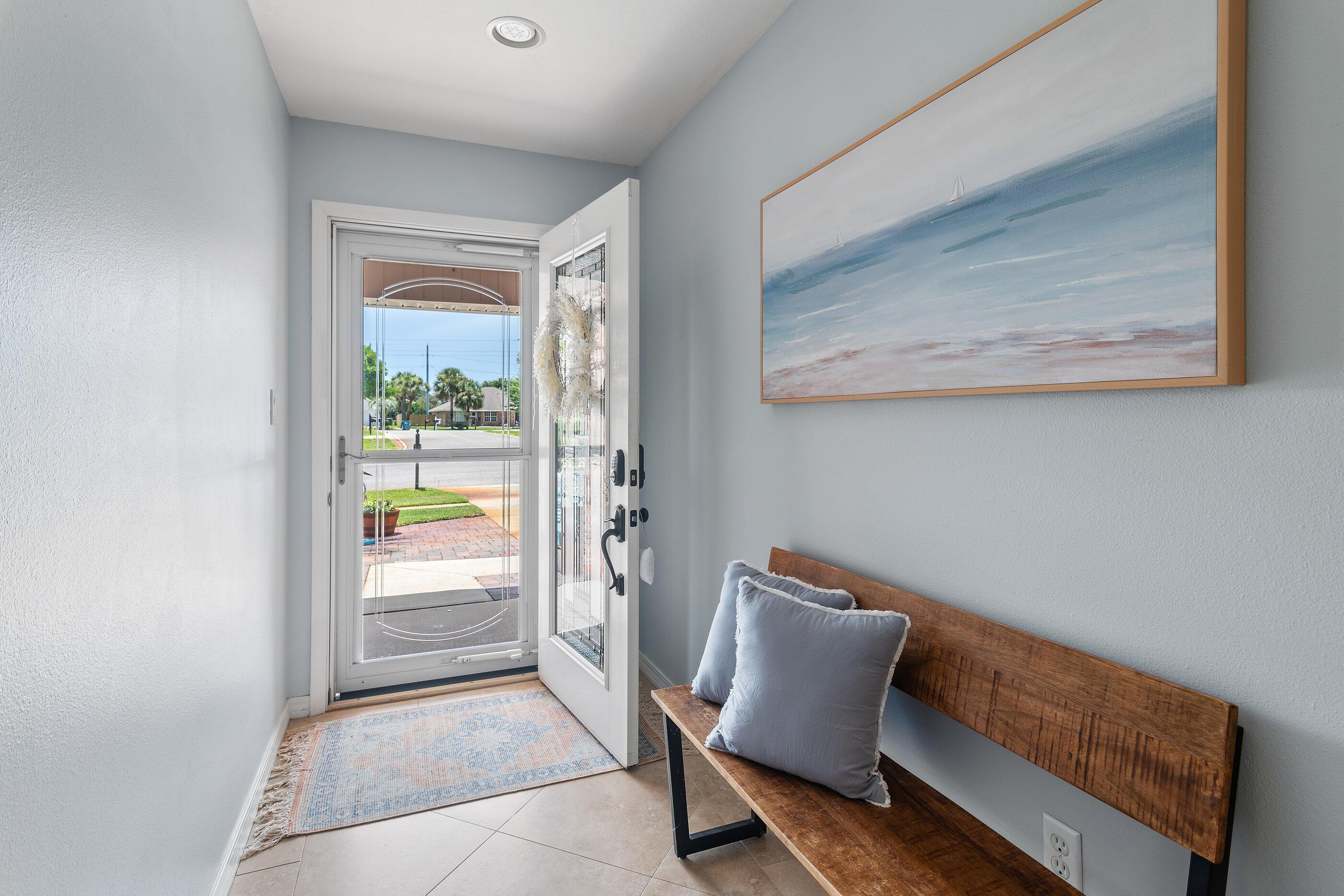 Image 4: 4661 Windstarr hallway entry