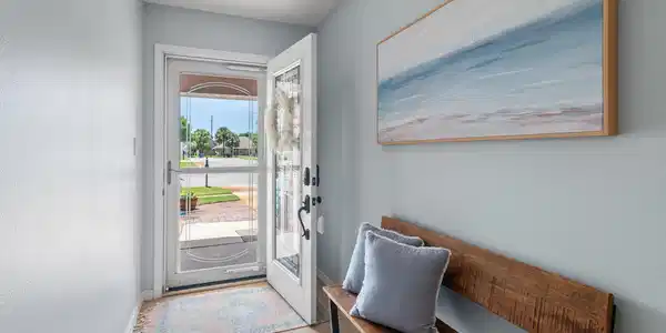 Image 4: 4661 Windstarr hallway entry