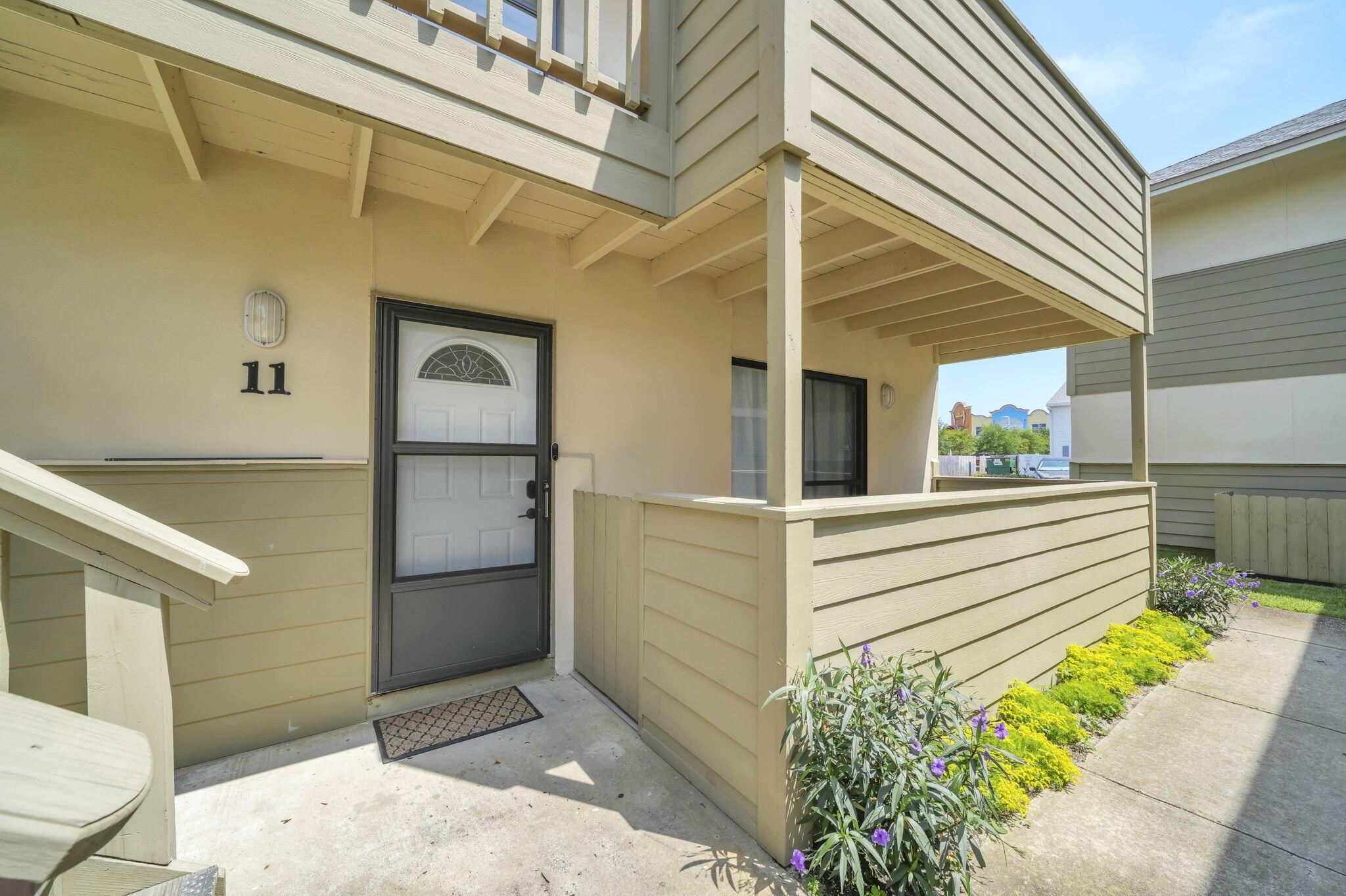 Image 2: Cross Creek Condo #11
