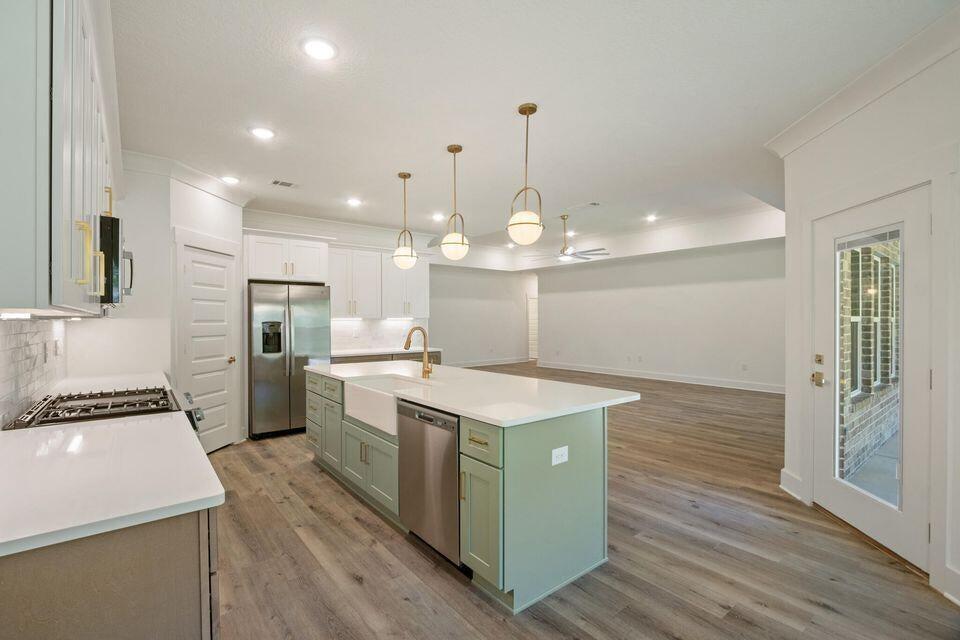 Image 3: Kitchen