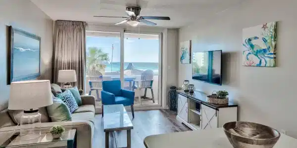 Image 3: Living Room