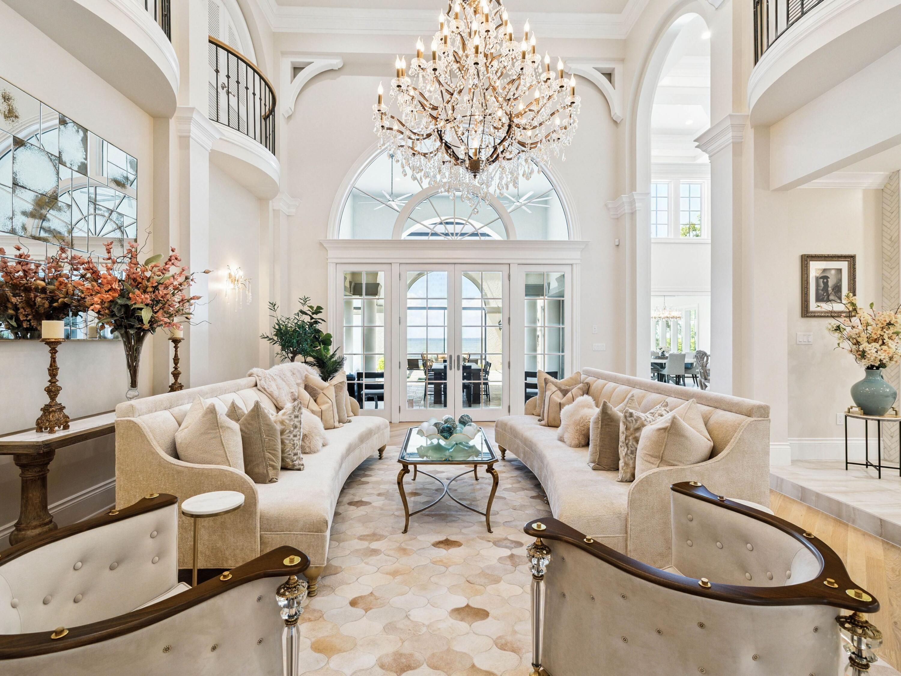 Image 4: Grand Salon