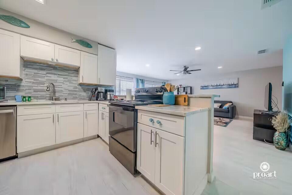 Image 2: kitchen