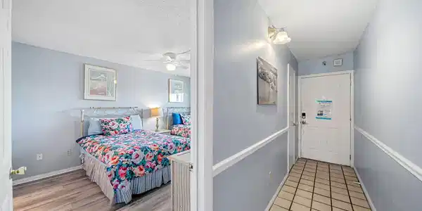Image 2: Hallway towards front Entry