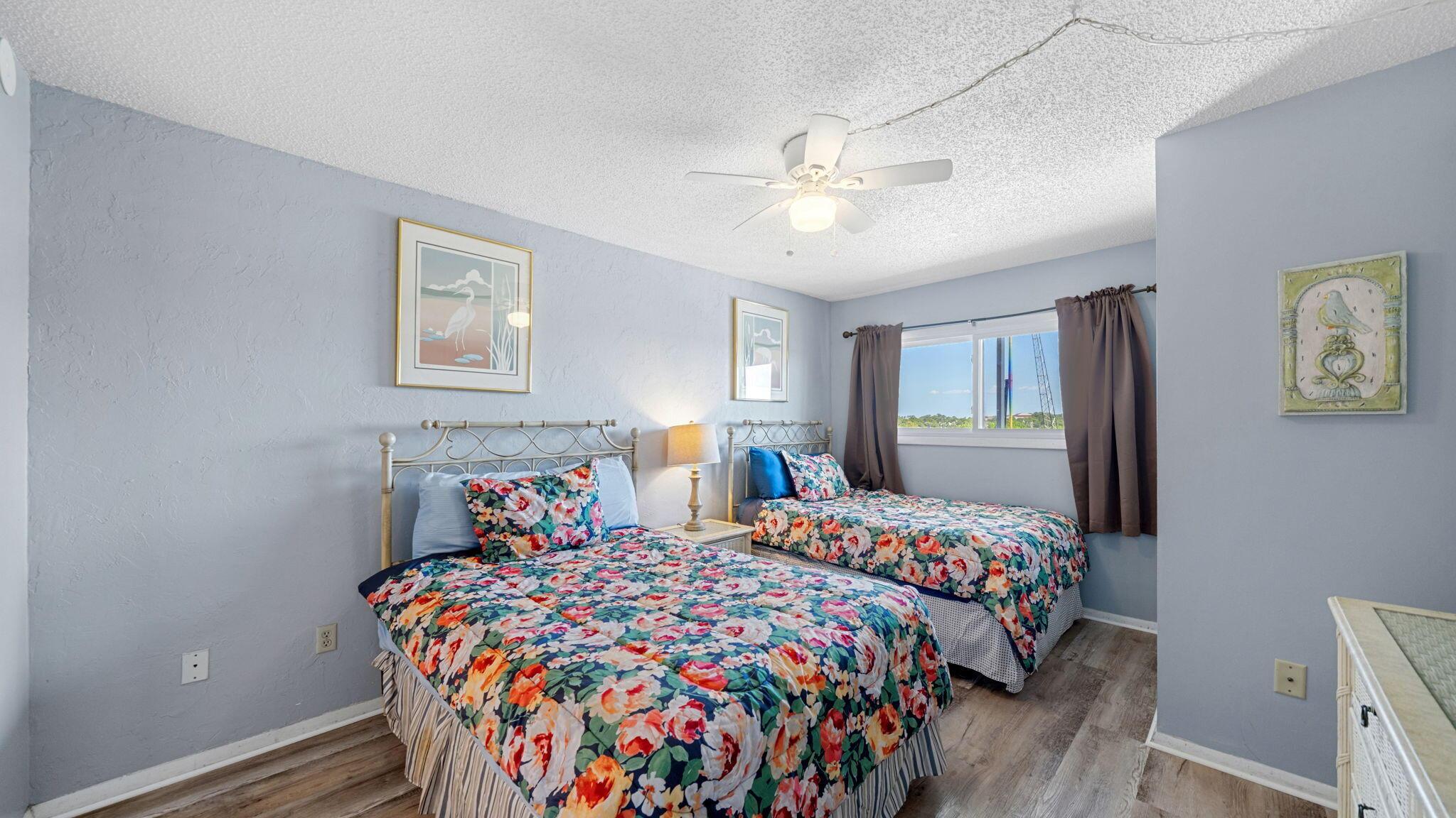 Image 3: Bedroom