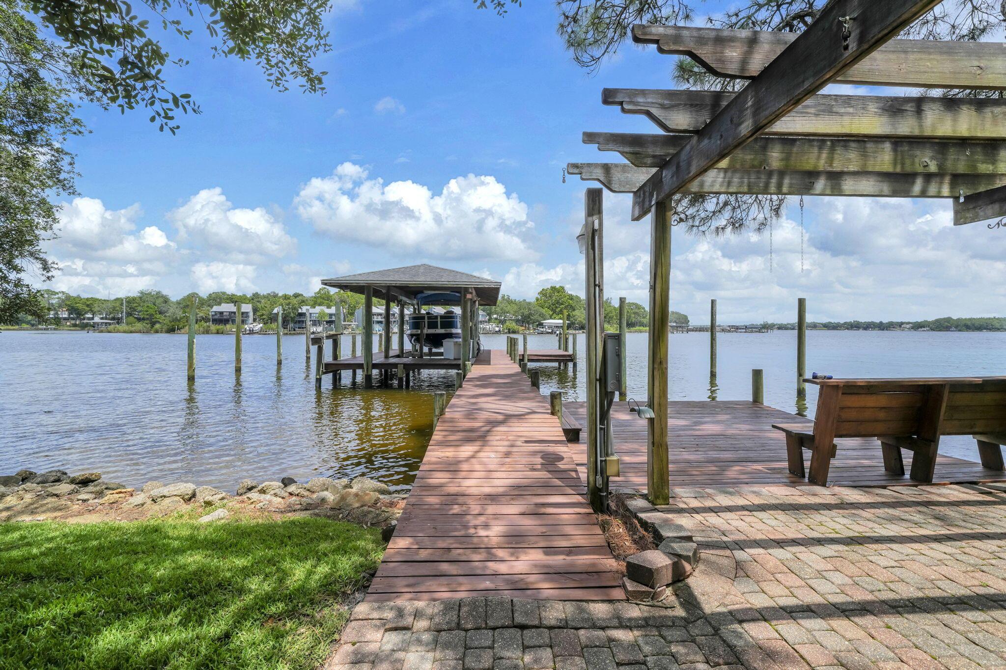 Image 4: dock