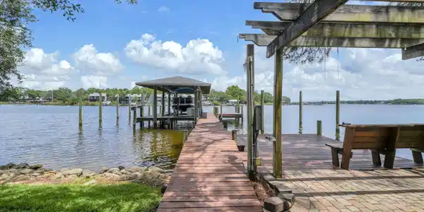 Image 4: dock